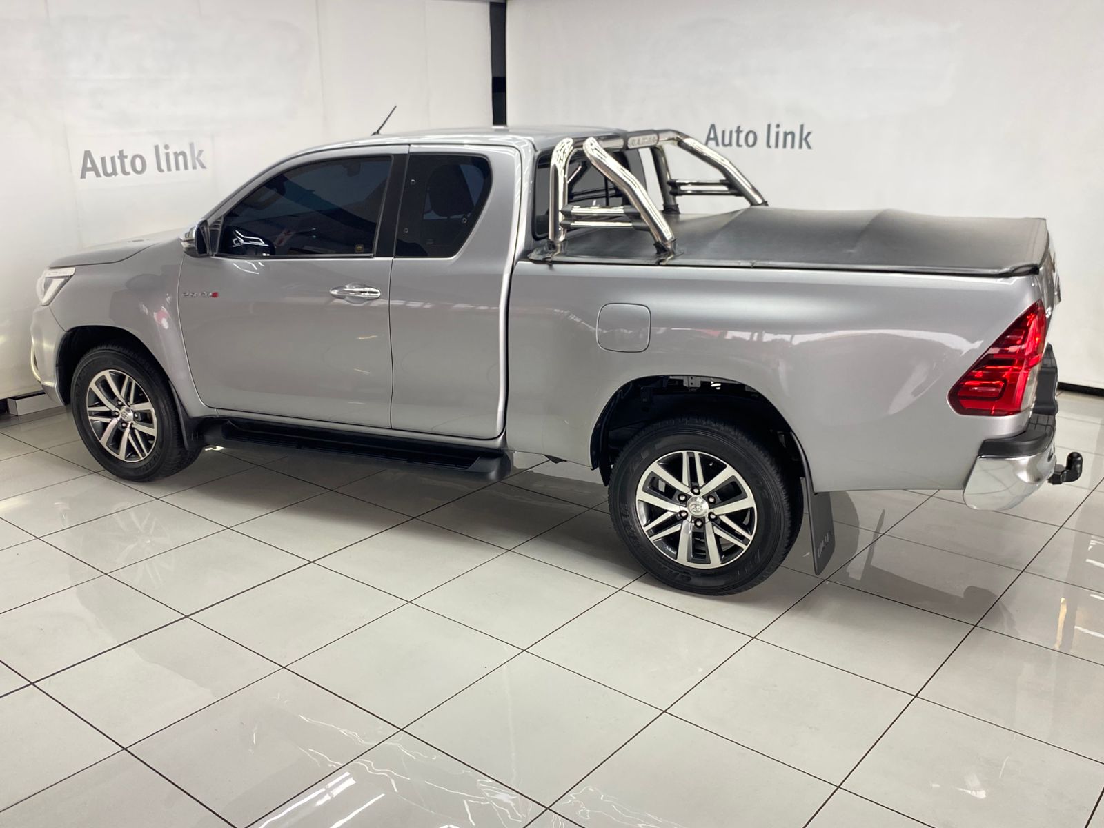 Toyota Hilux 2.8GD-6 Xtra cab Raider auto