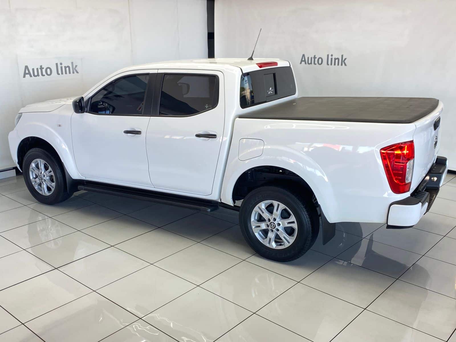Nissan Navara 2.5DDTi Double Cab SE Auto