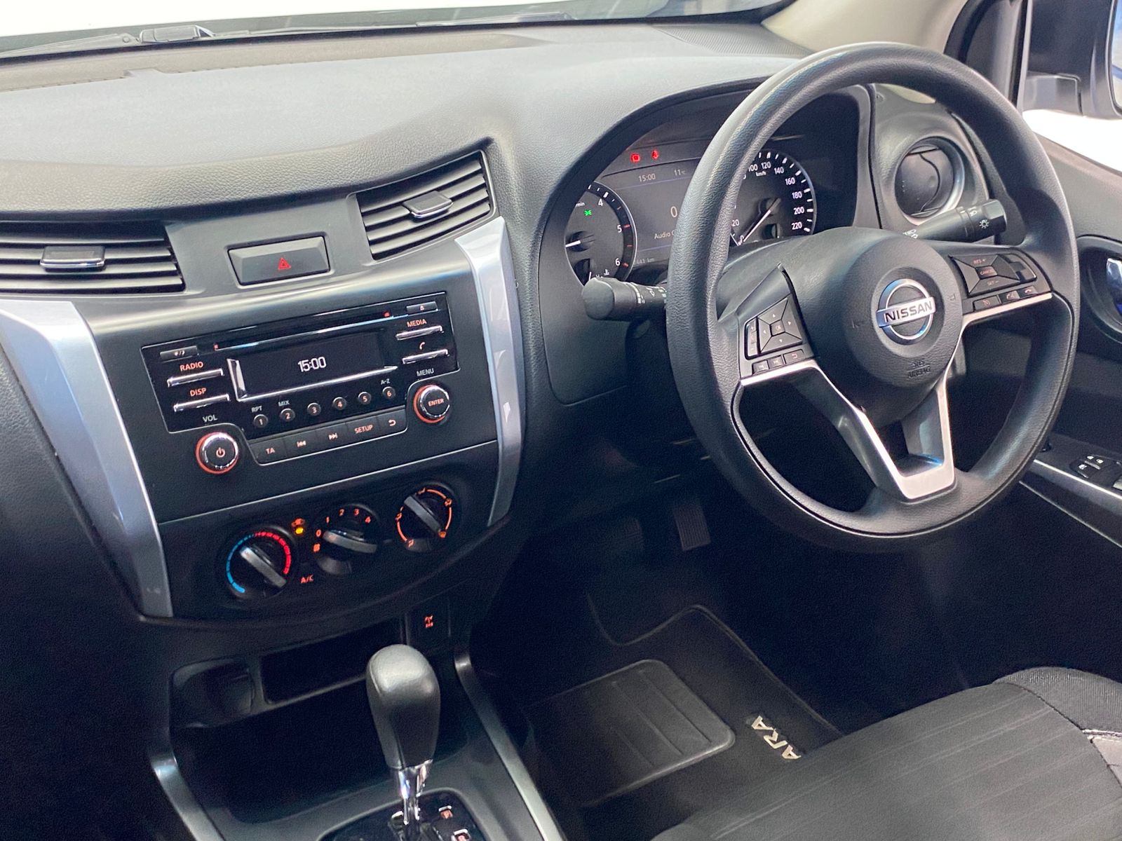 Nissan Navara 2.5DDTi Double Cab SE Auto
