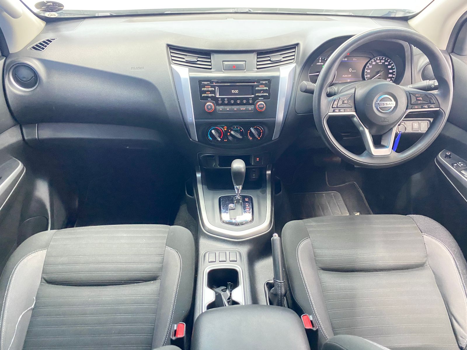 Nissan Navara 2.5DDTi Double Cab SE Auto