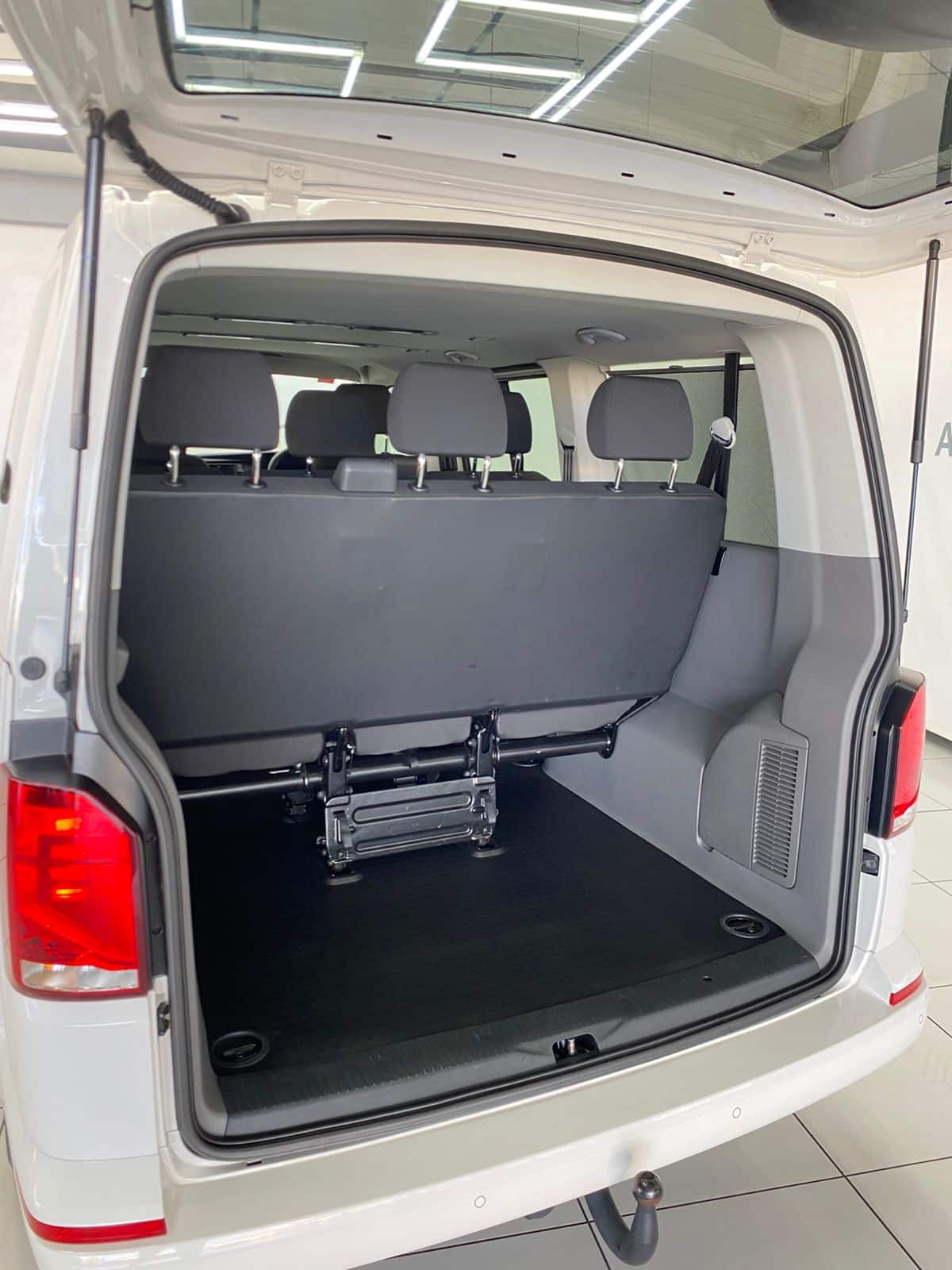 Volkswagen Kombi 2.0TDI SWB Trendline Auto